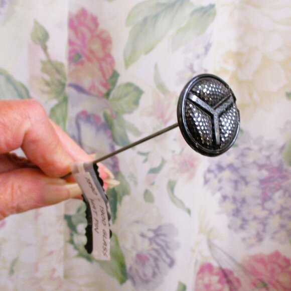 VICTORIAN Hat Pin ~ ANTIQUE Detailed French Jet Steel Hat Pin ~ 1890s Hat Pin - Picture 4 of 10